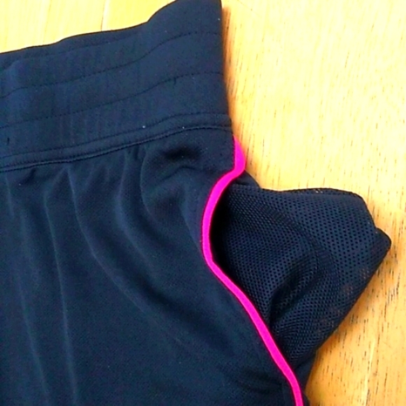 Nike Women's Dri-Fit 3/4 Capris, Black, L - Picture 9 of 9